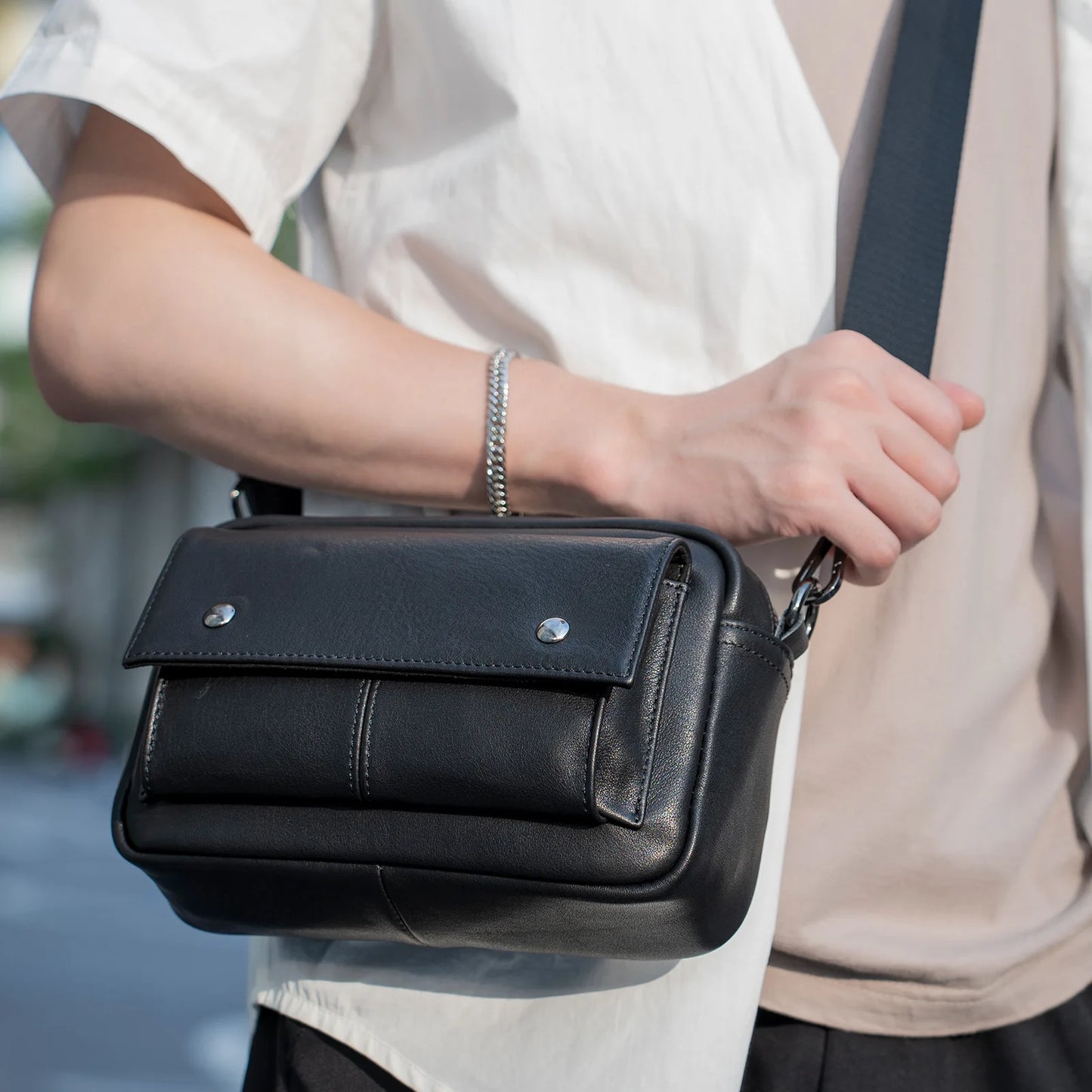 New men's crossbody bag, versatile and universal single-shoulder bag, large-capacity genuine leather fashionable crossbody bag