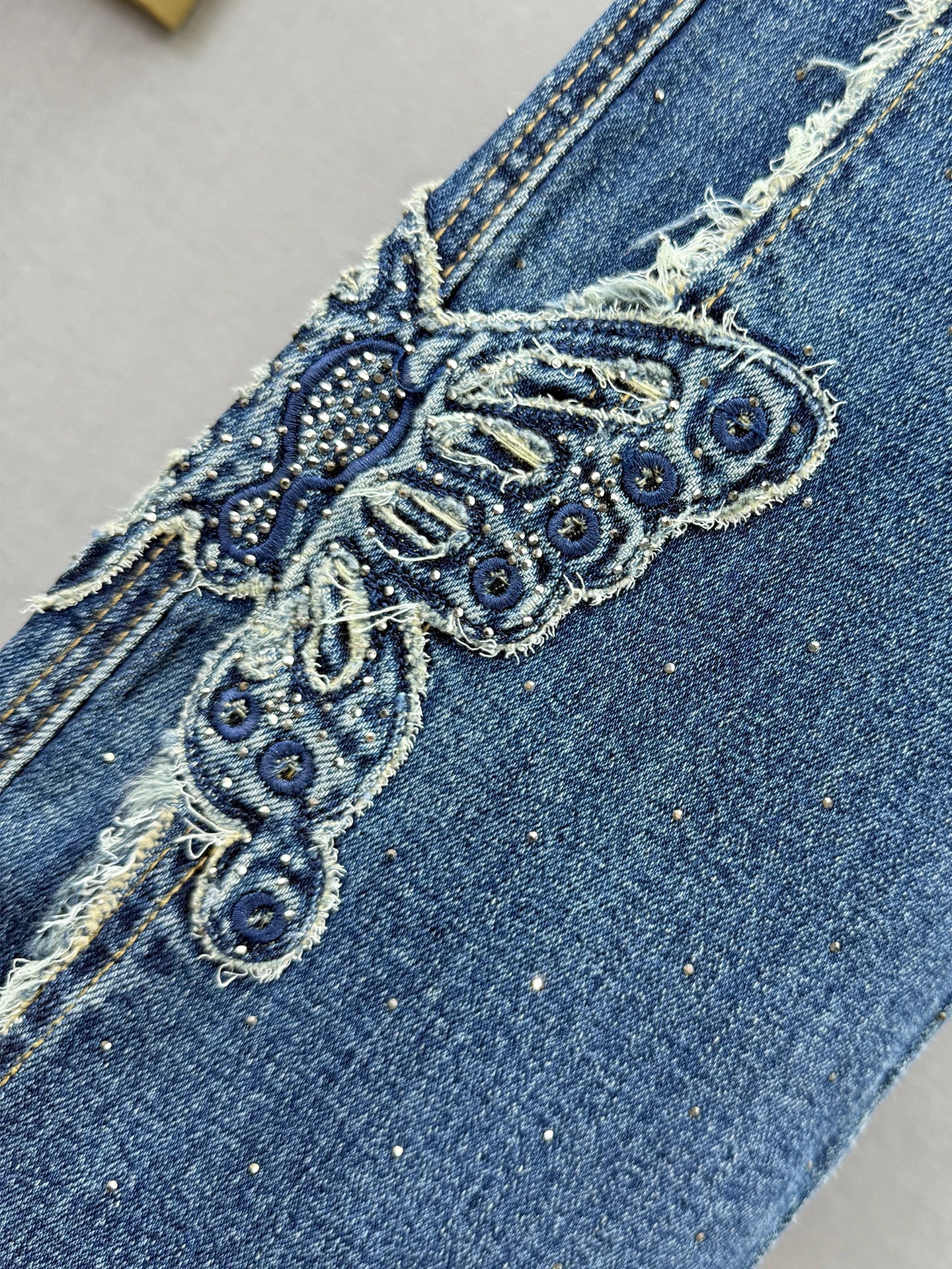 Skinny Flared Jeans for Women, 2025 Autumn New Elastic High Waist Slim Fit European Style Rhinestone Frayed Hem Extended Pants
